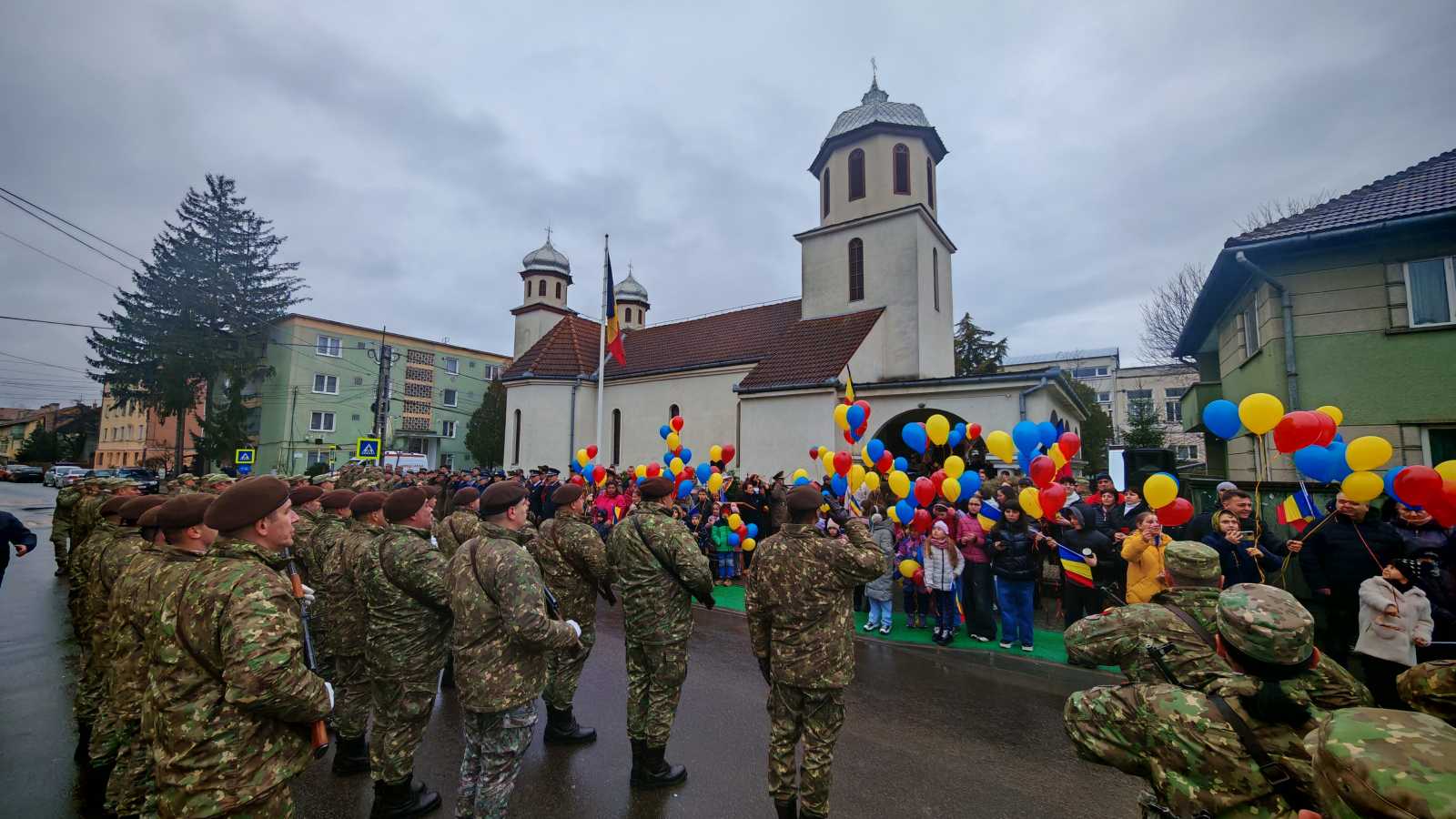 Nemzeti színű lobogó és lufik | Fotó: Nagy Imre