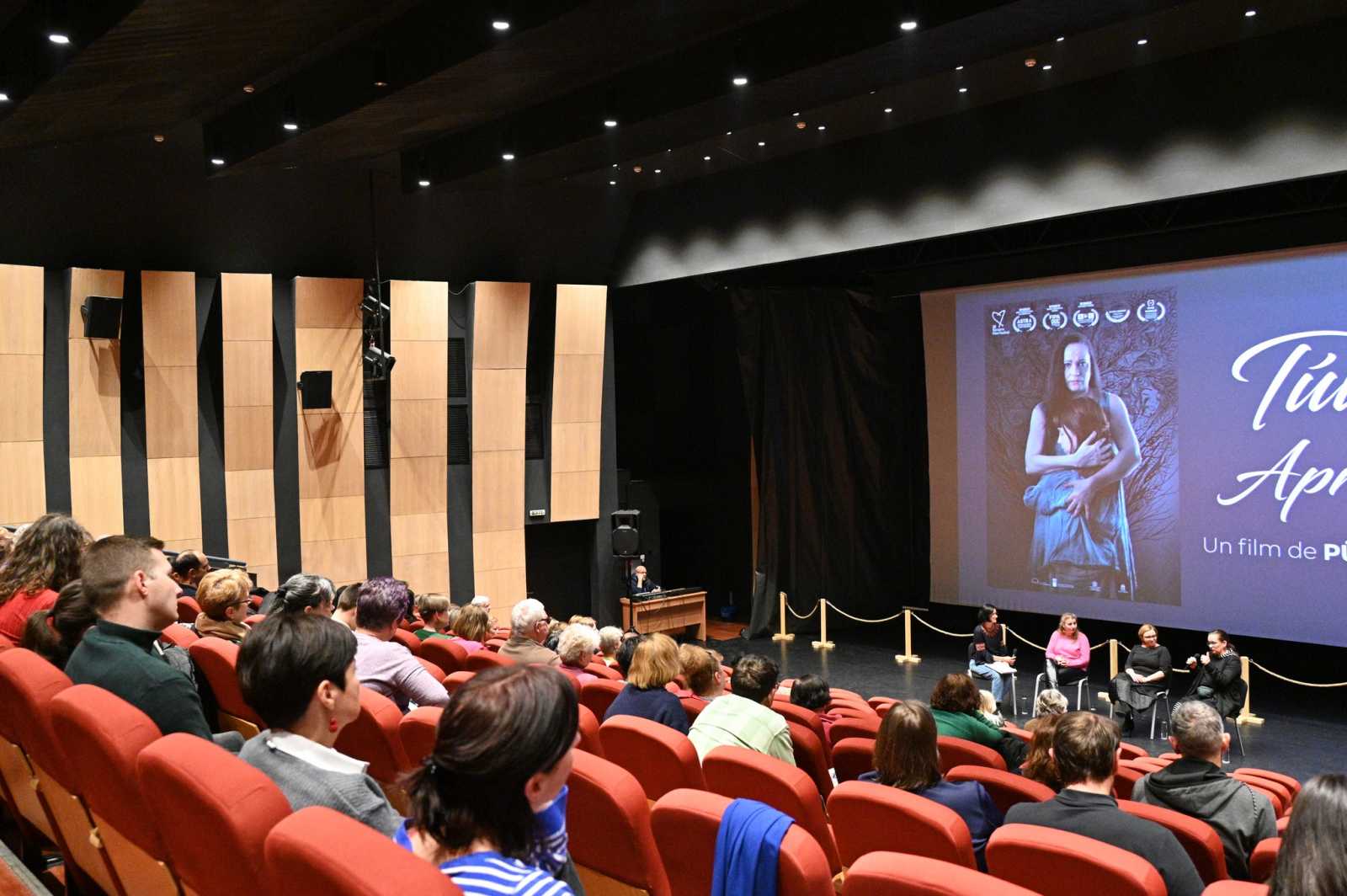 A Túl közel című filmet egy két hétig tartó rendezvénysorozat keretében vetítették le | Fotó: Hargita Megyei Kulturális Központ