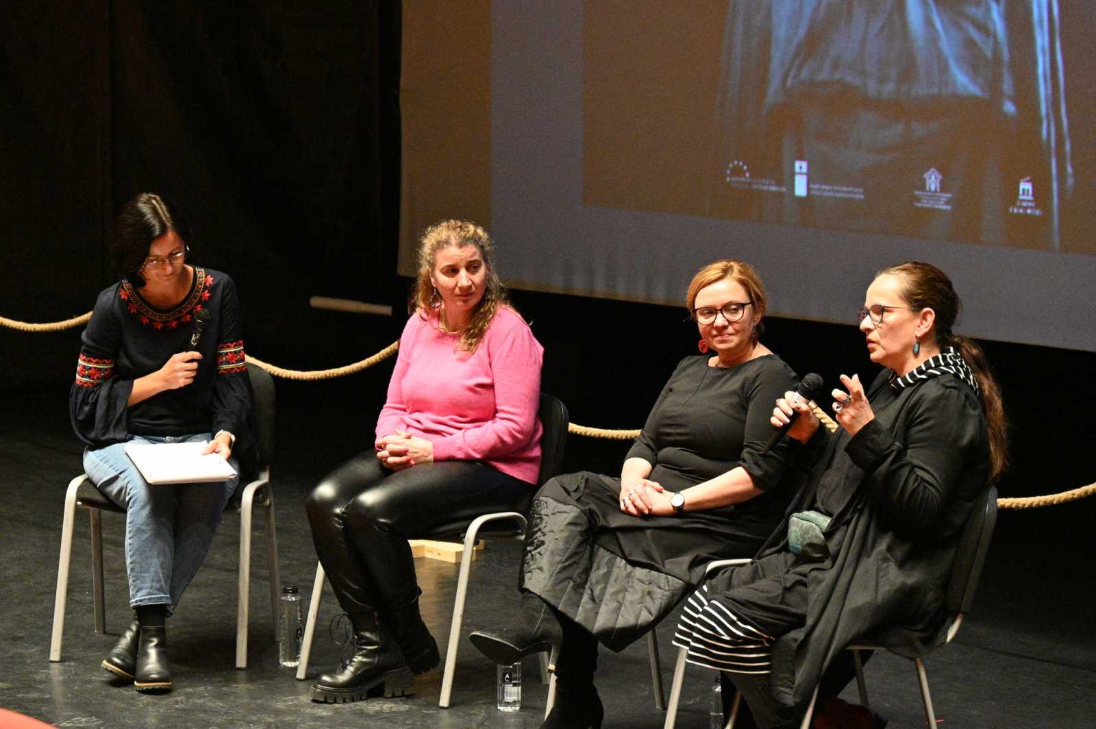 Balról jobba: Gál Katalin, Sipos Katalin, dr. László Éva és Kali Andrea | Fotó: Hargita Megyei Kulturális Központ