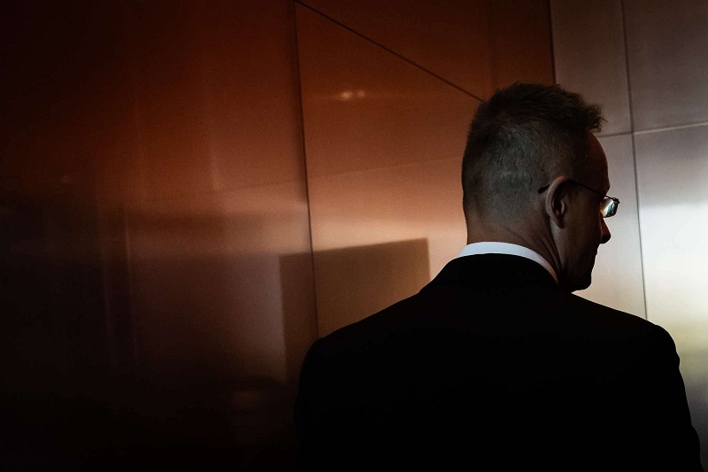 Figyelmeztetés | Fotó: Szijjártó Péter Facebook oldala