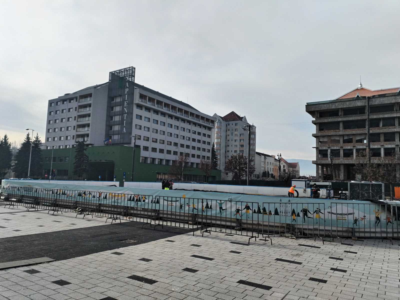 Szokatlanul enyhe a tél Csíkszeredában. Nem vastagszik a jég. | Fotó: F.E.