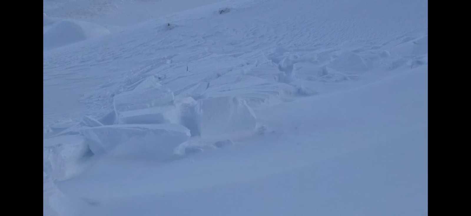 Négyes fokozatú lavinaveszély van. 