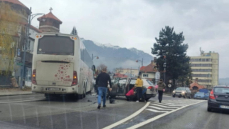 Busz és személyautó üzközött | Fotó: Info Trafic Facebook