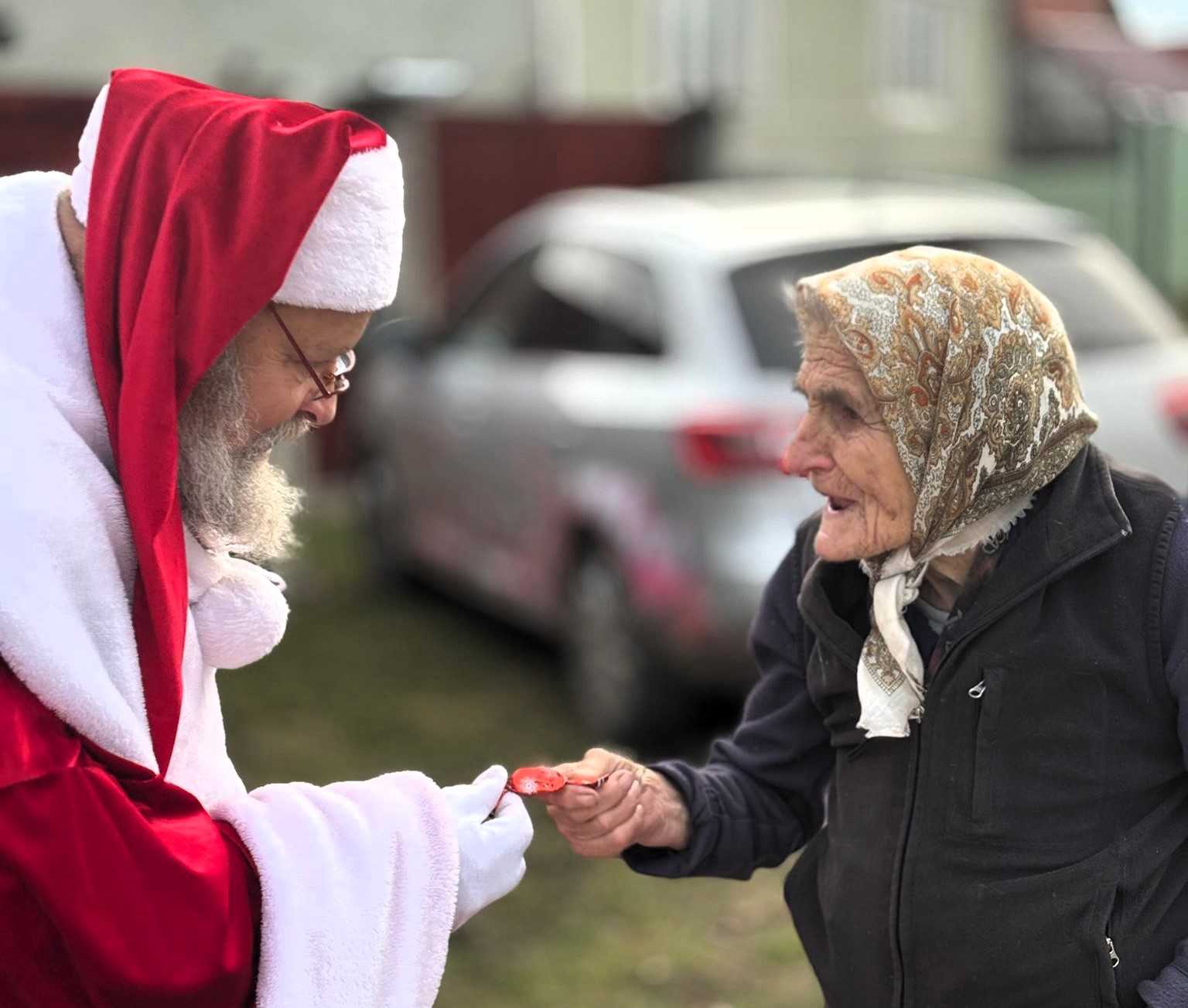 Több településen osztott ajándékot a nagyszakállú