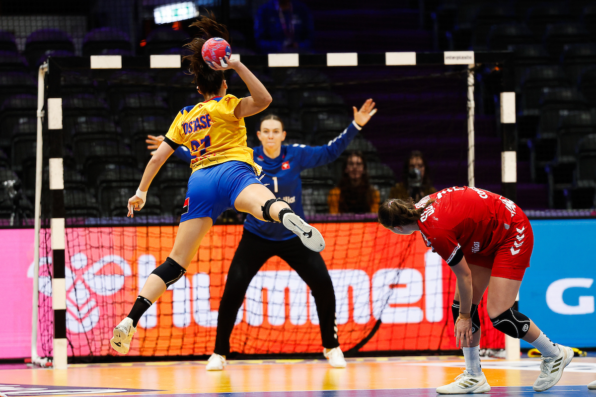 A román lányok svájcot verve a kilencedik helyen zárták a vébét | Fotó: IHF/Facebook