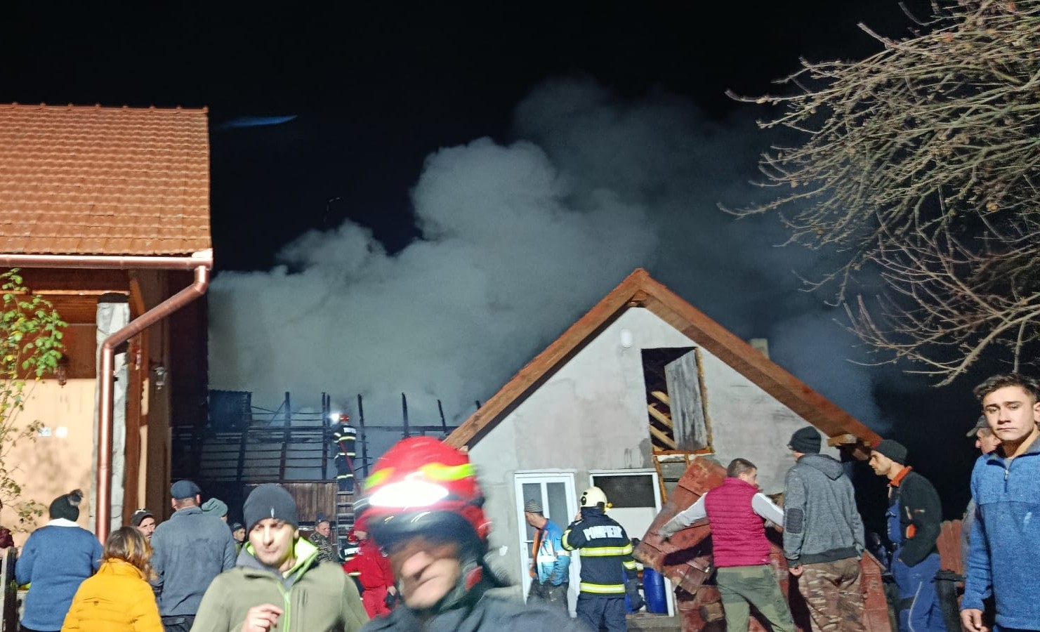 Több épület lángolt. | Fotók: katasztrófavédelmi felügyelőség 