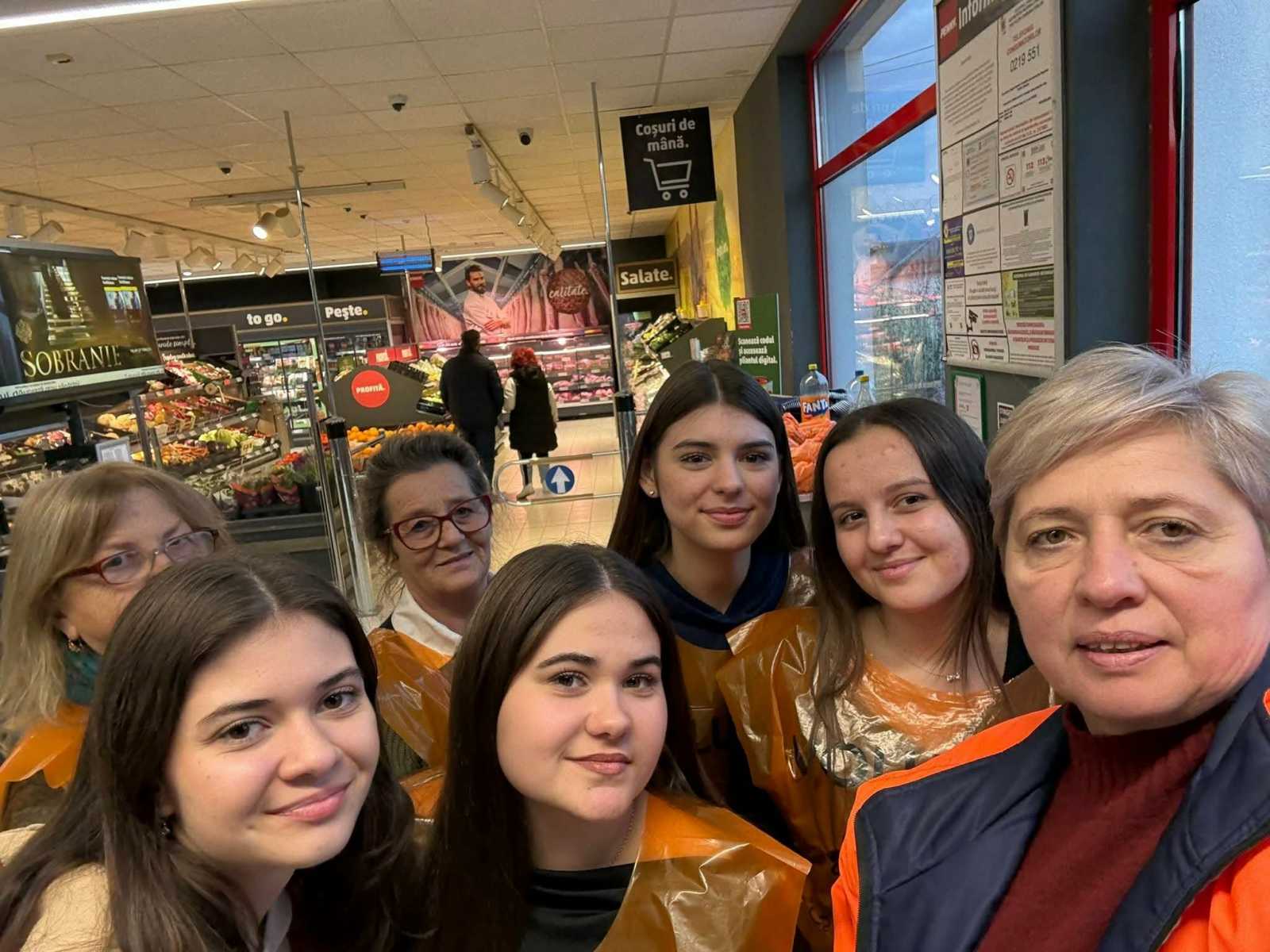 Önkéntesek segítettek | Fotó: Lőrincz Helga/Facebook