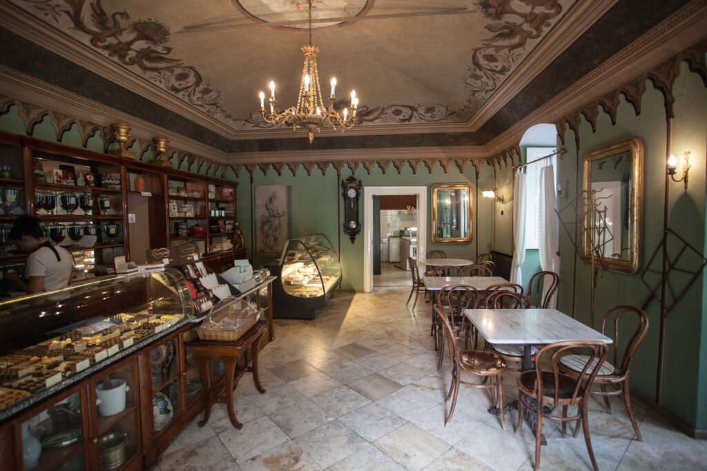 Különleges hangulat | Százéves Cukrászda honlapja