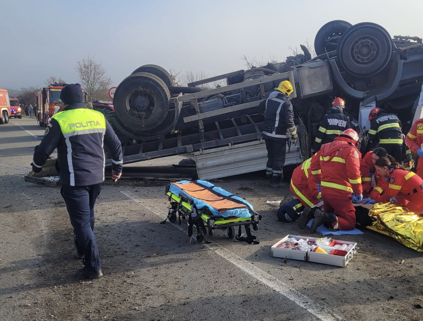 Mezőcsávás területén borult fel egy teherautó | Fotó: ISU