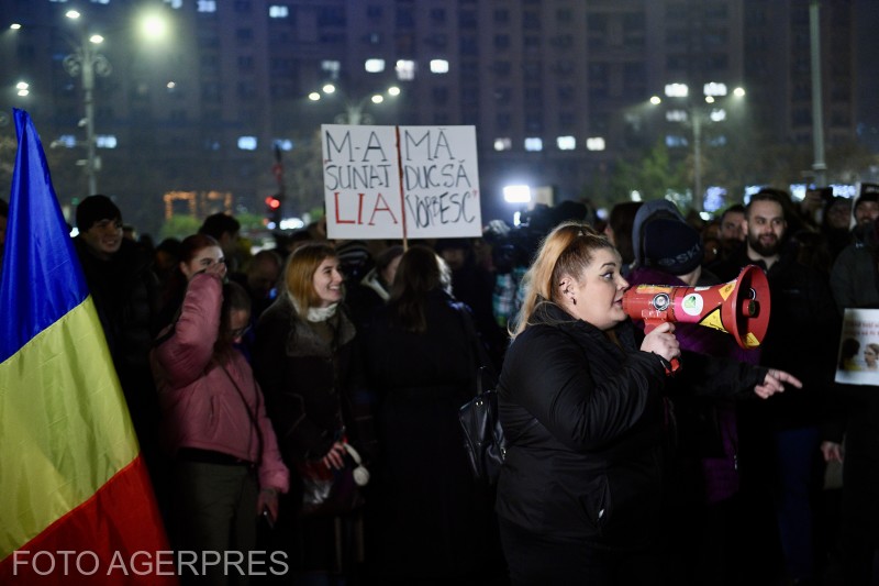 Tüntetés csütörtök este Bukarestben | Fotó: Agerpres