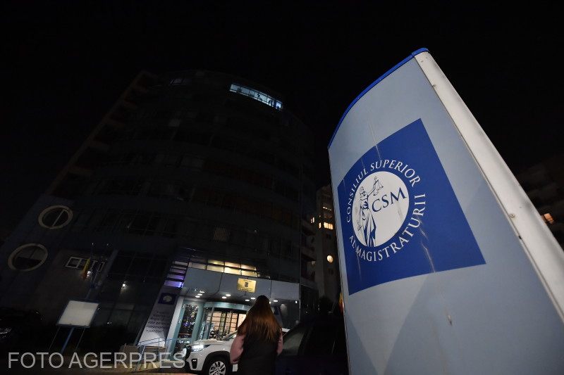 A Legfelsőbb Igazságszolgáltatási Tanács épülete, ahol már két este is tüntettek a Recorder által feltártak miatt. | Fotó: Agerpres