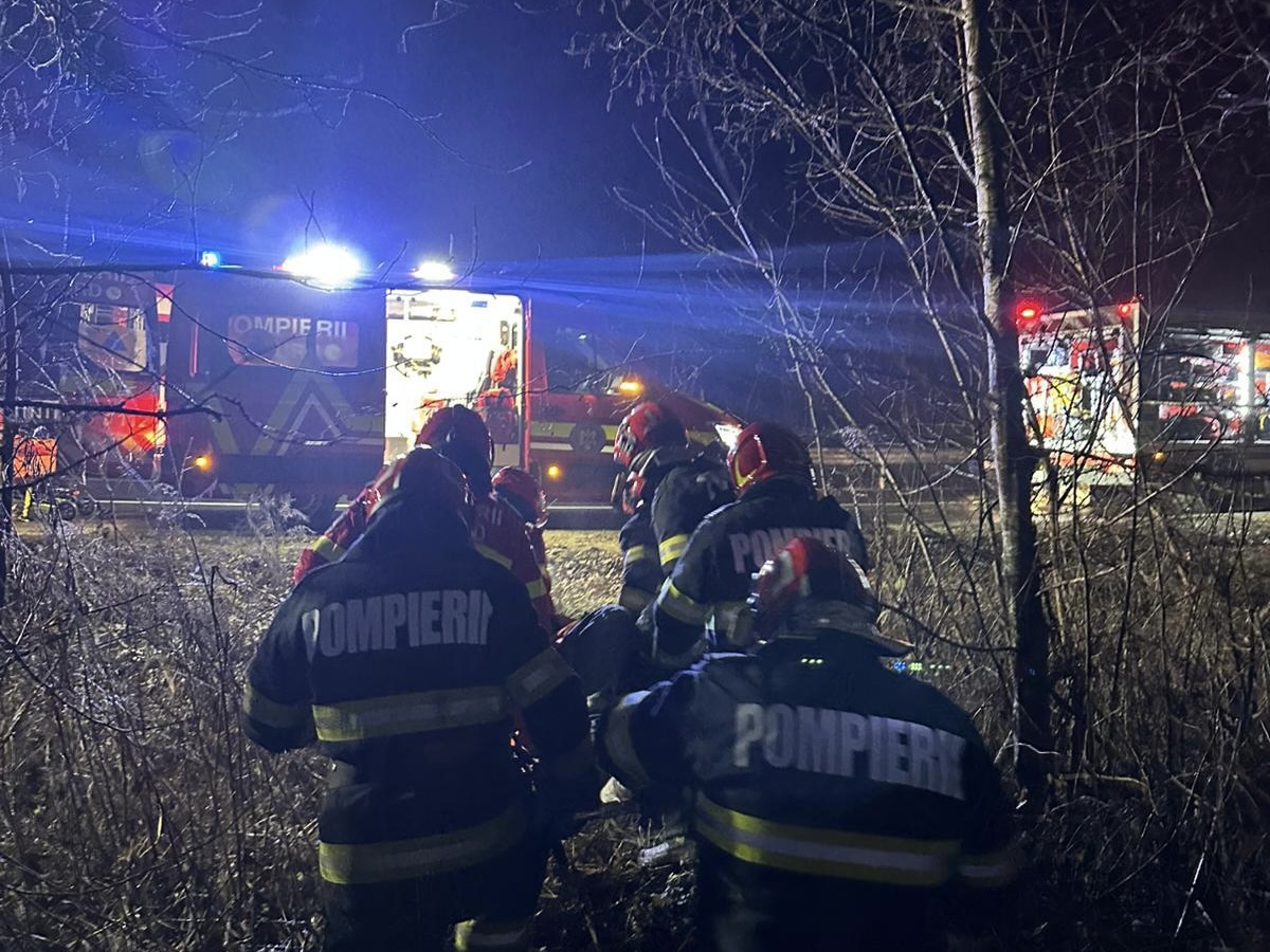 A roncsok közül kellett kiszabadítani a sérültet | Fotó: ISU