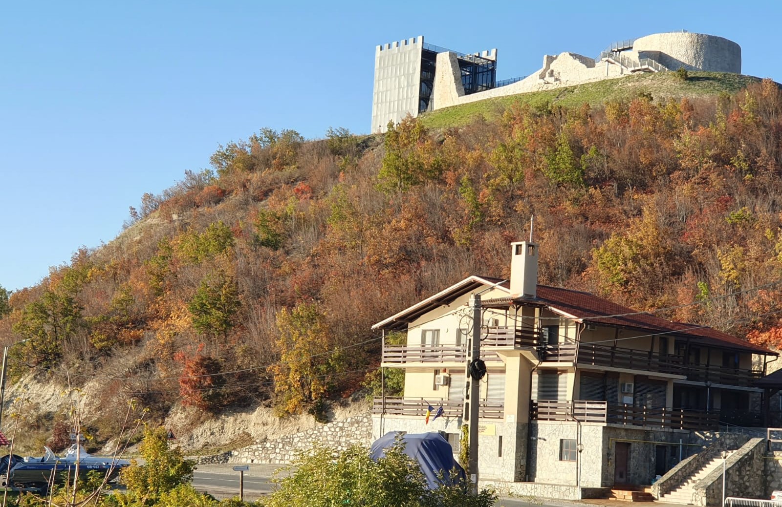 Dombtetőről tekint le a Dunára | A szerző felvétele