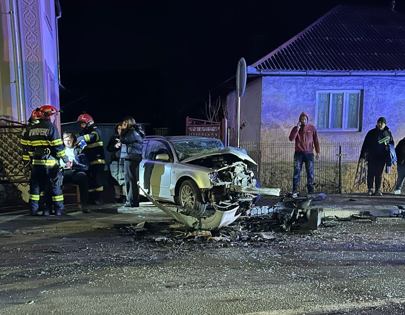 Az egyik autóvezetőt eszméletlen állaptban szállították kórházba | Fotó: StiriBN/Facebook