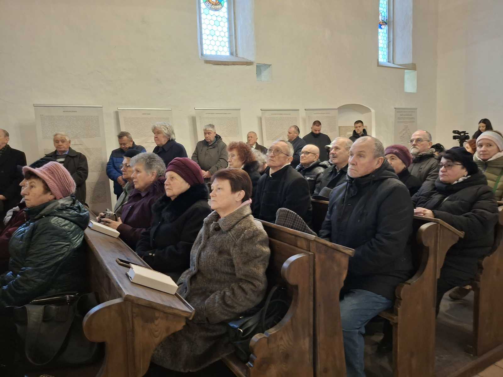 Ha mérsékelten is, de gyarapodik a gyülekezet | Fotó: Basa Emese