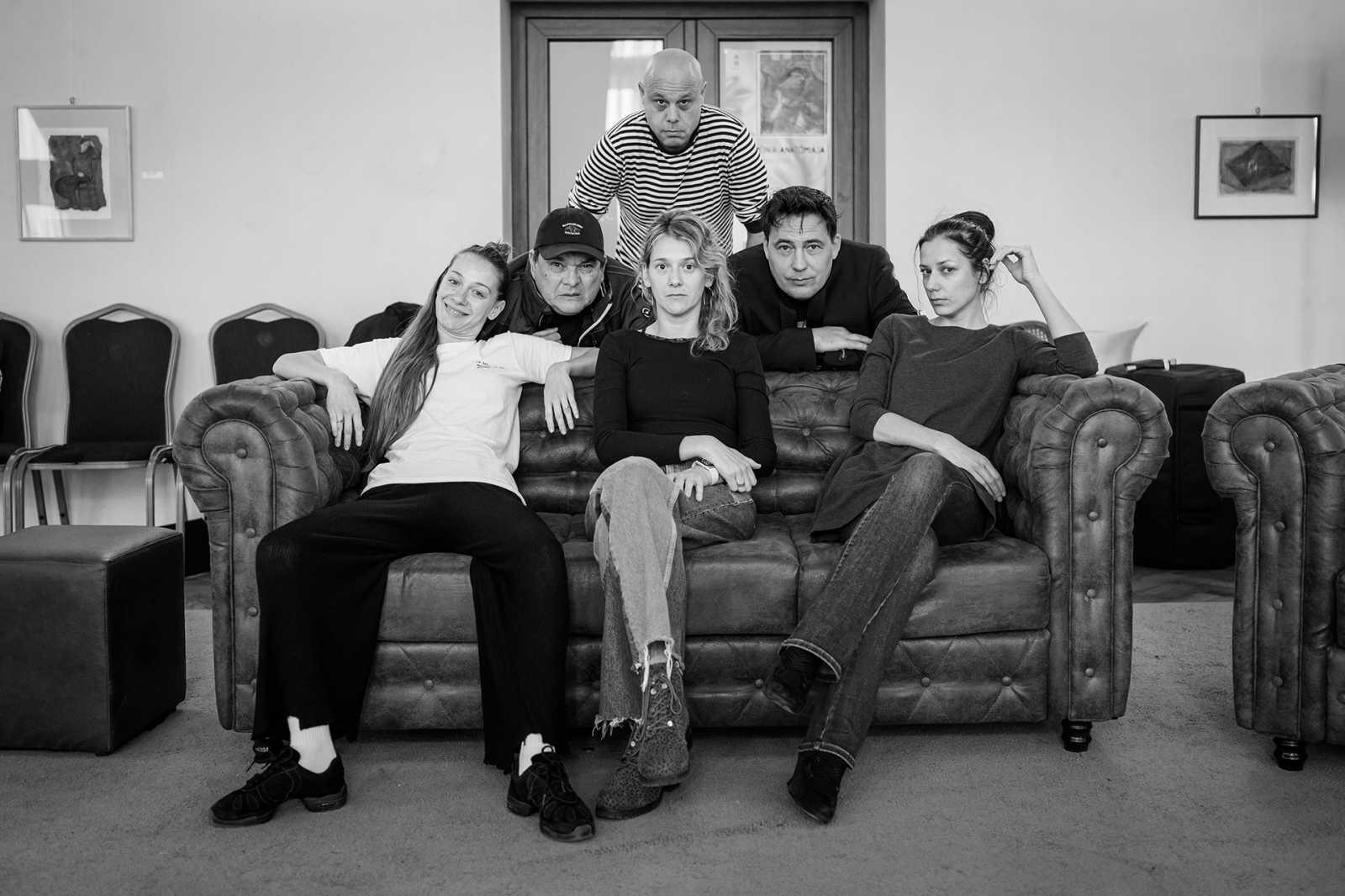 A kézdivásárhelyi színészek Kolcsár Józseffel | Fotó: Udvartér Színház