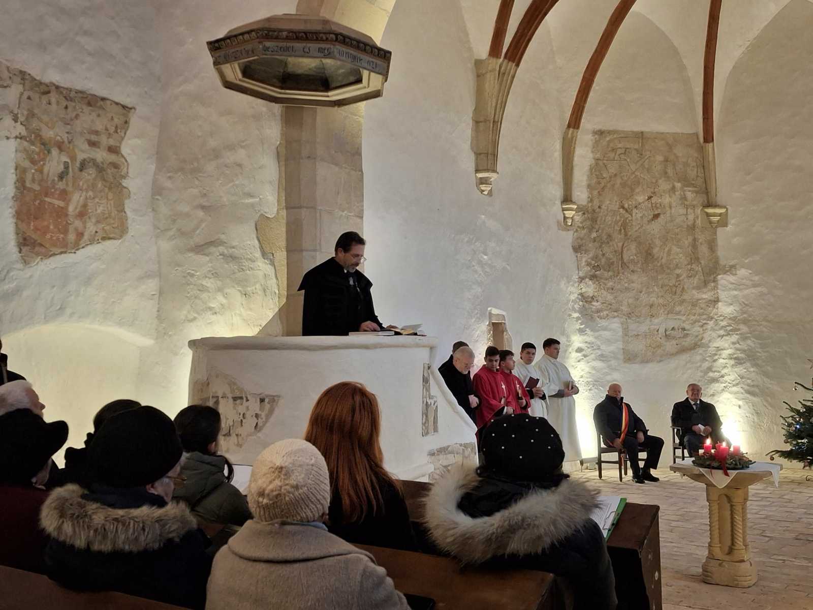 Istentiszteletet is tartottak a nemrég felújított templomban | Fotó: Basa Emese