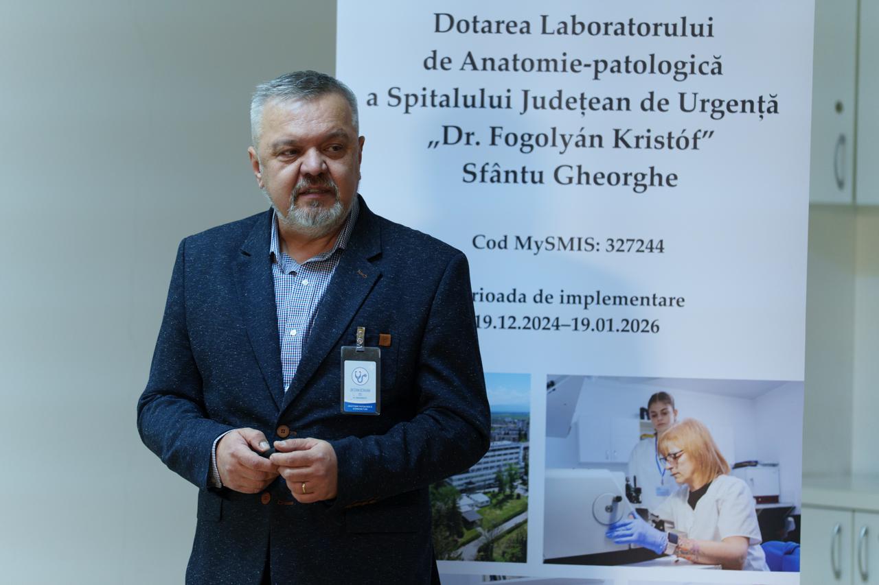 Dr. Octavian Stan részletesen ismertette az új felszereléseket | Fotó: Sepsiszentgyörgyi Megyei Sürgősségi Kórház