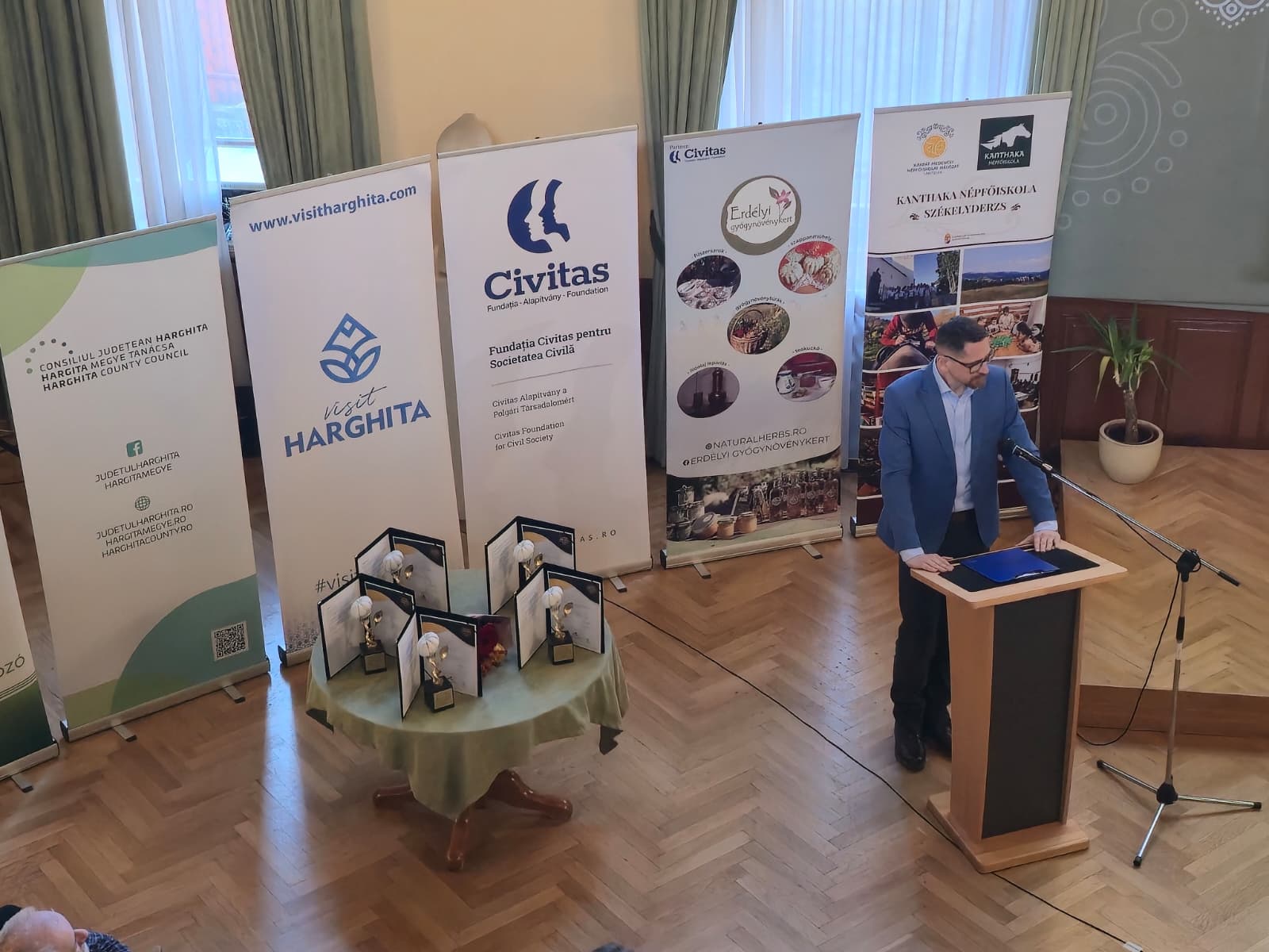 Szabó Károly laudálta a díjazottakat. | Fotó: Maszol