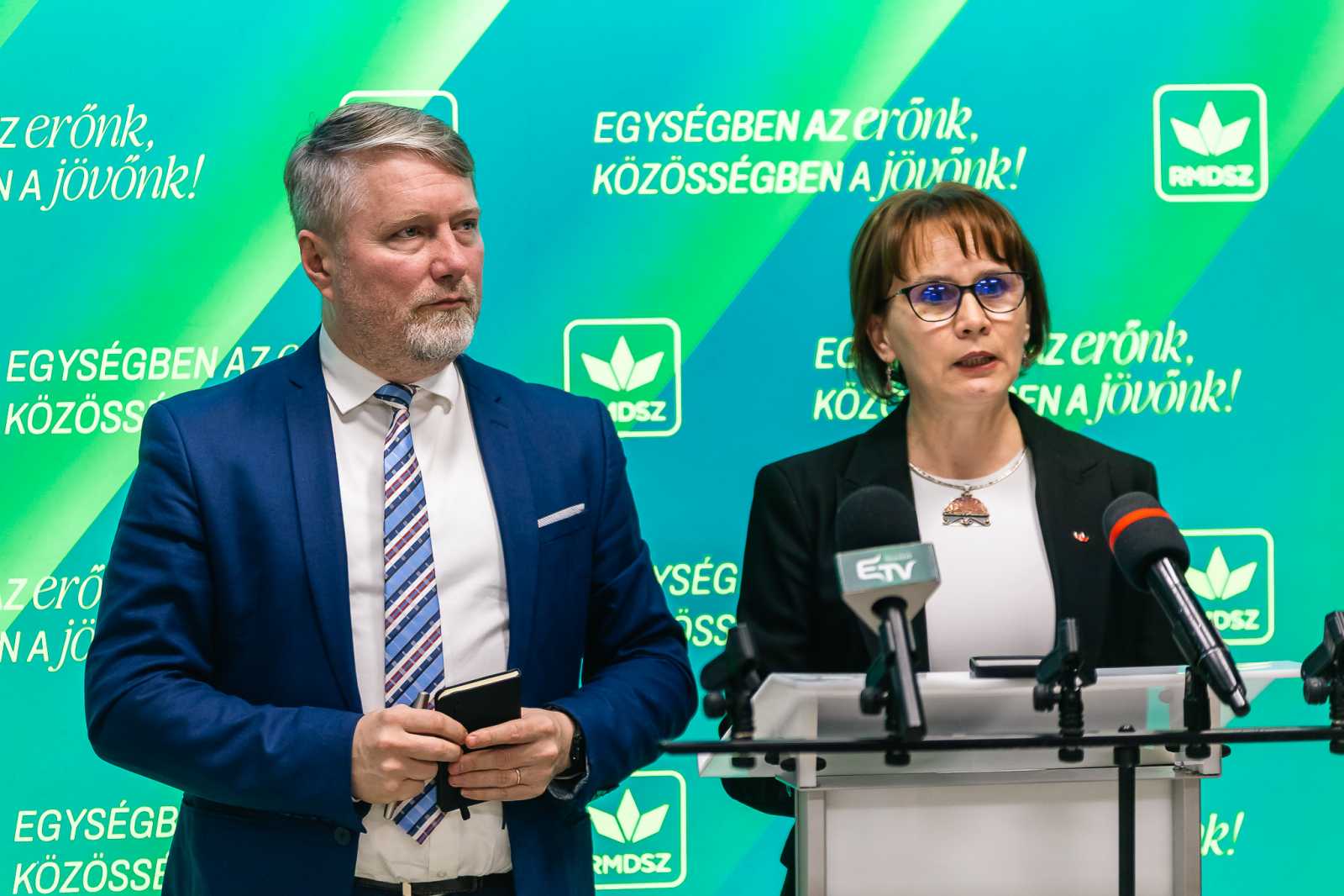 Mihályfalvi Katalin és Szabó Ödön beszámoltak a sajtónak szakmai rendezvényről és a kísérleti programról. 