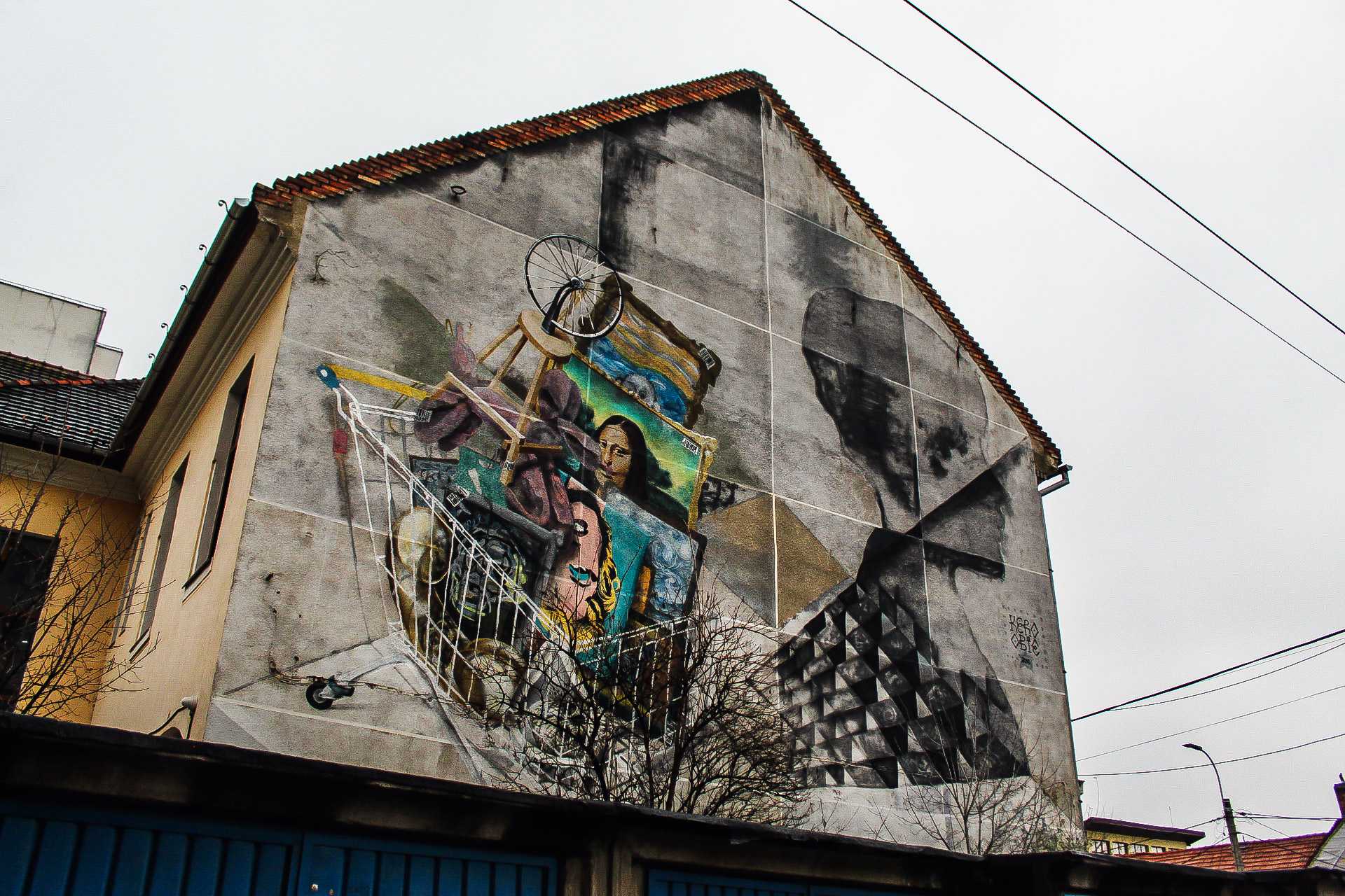 A Simion Bărnuțiu iskola fala. A festőműv&eacute;szek sor&aacute;b&oacute;l nem maradhat ki Da Vinci sem&hellip; Az ő Mona Lis&aacute;ja szint&eacute;n egy iskola fal&aacute;r&oacute;l tekint le, a maga fanyar(?) mosoly&aacute;val.