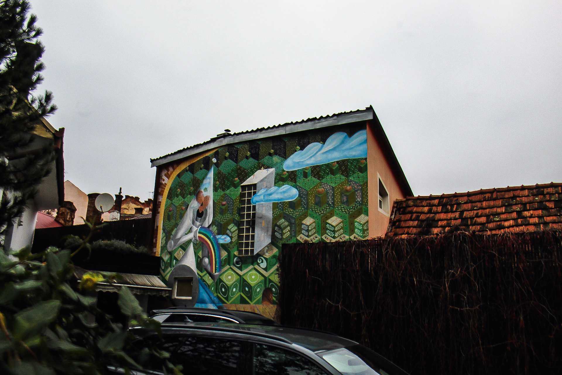 KERO & OCU/ F&uuml;rdő utca 3. Egy kis &eacute;p&uuml;let fal&aacute;ra tal&aacute;ltam itt, amire mintha csak r&aacute;borult volna a mesevil&aacute;g.