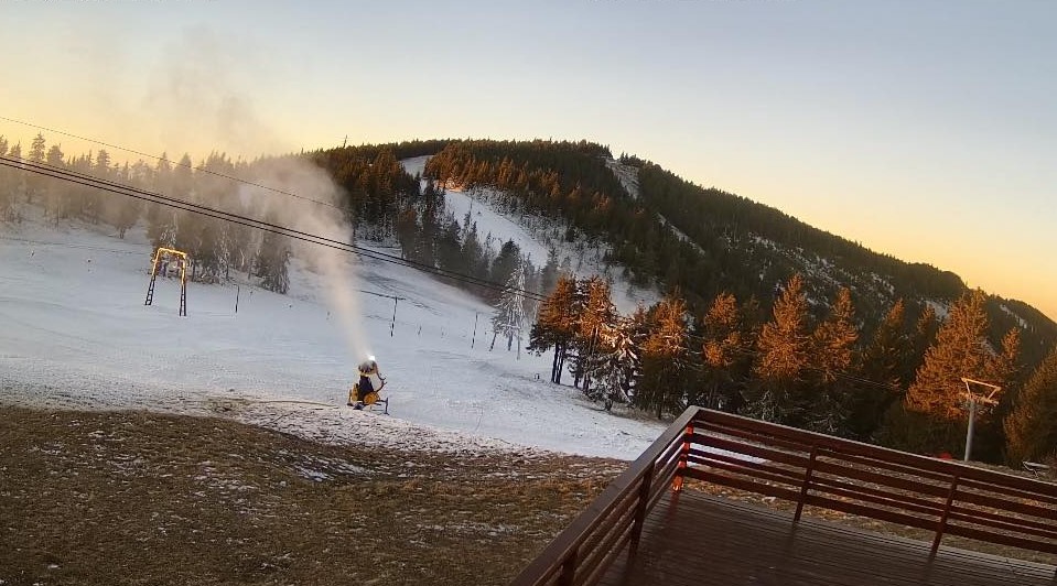 Sízésre alkalmas havat csak hóágyúval tudtak előállítani | Fotó: Madarasi Hargita/Facebok