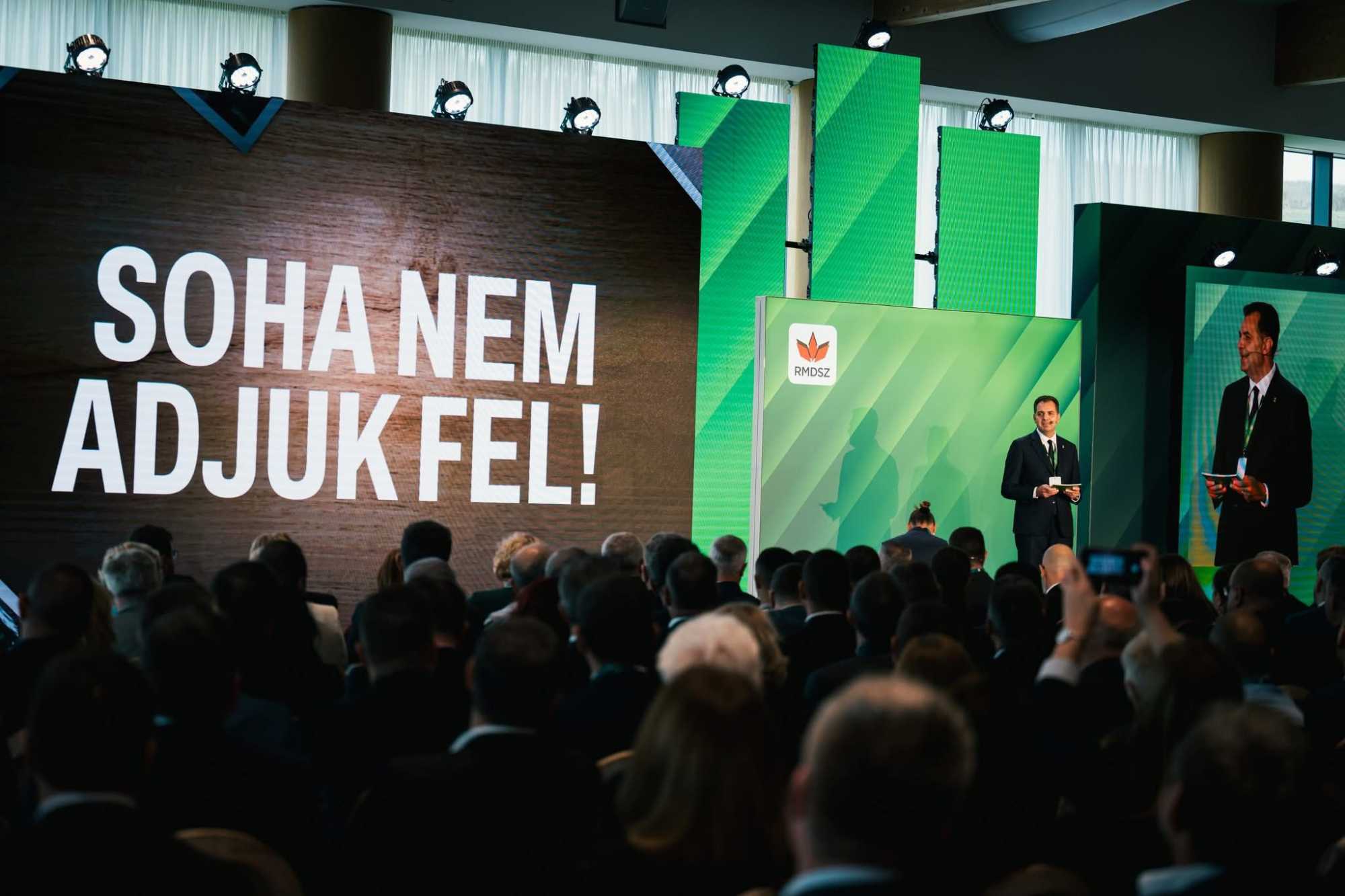 Antal Árpád az RMDSZ-kongresszuson.