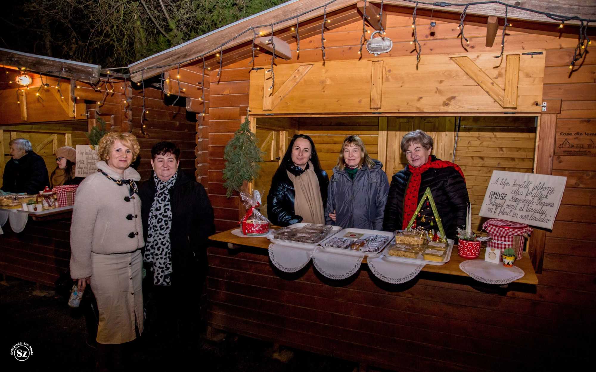 Csupa finomságot kínáltak. 