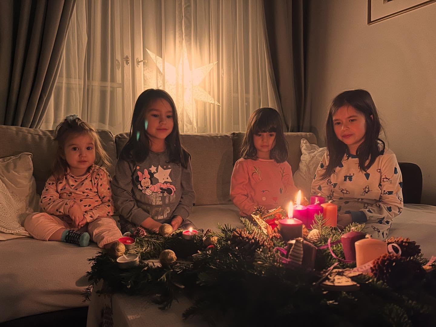 A Potyó lányok adventje.