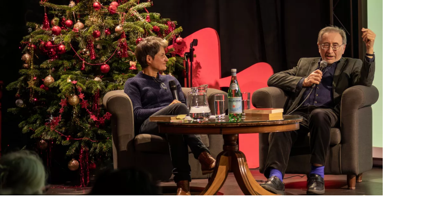 George Szirtes és Lehóczky Ágnes a londoni Liszt Intézetben 2025. december 18-án l Fotó: Népszava