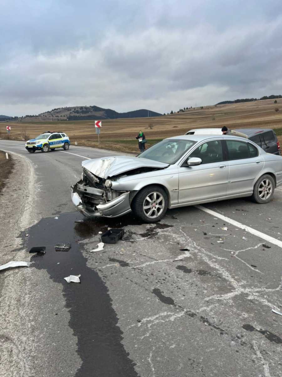 Három autó ütközött össze.