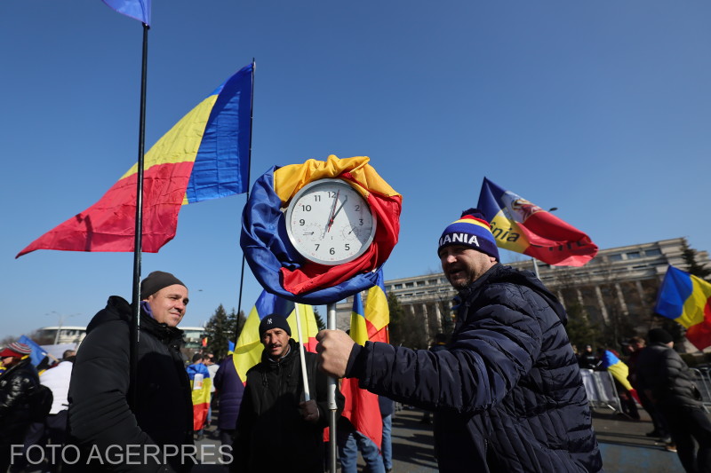 A tüntetők ujjongtak, amikor Klaus Iohannis bejelentette, hogy lemond | Fotó: Agerpres