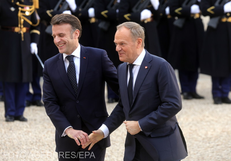 Emmanuel Macron Donald Tusk lengyel miniszterelnökkel a hétfői csúcstalálkozón. | Fotó: Agerpres