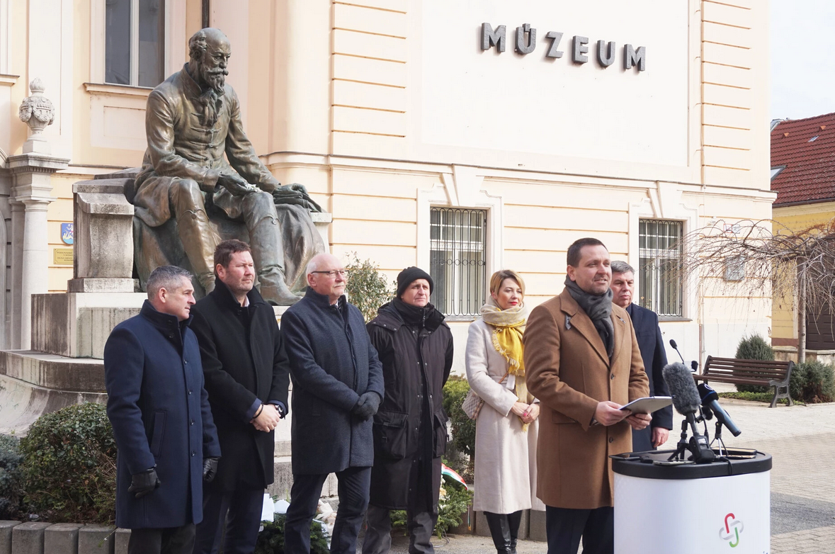 Orosz Örs beszél a sajtótájékoztatón l Fotó: Új Szó/Vataščin Péter