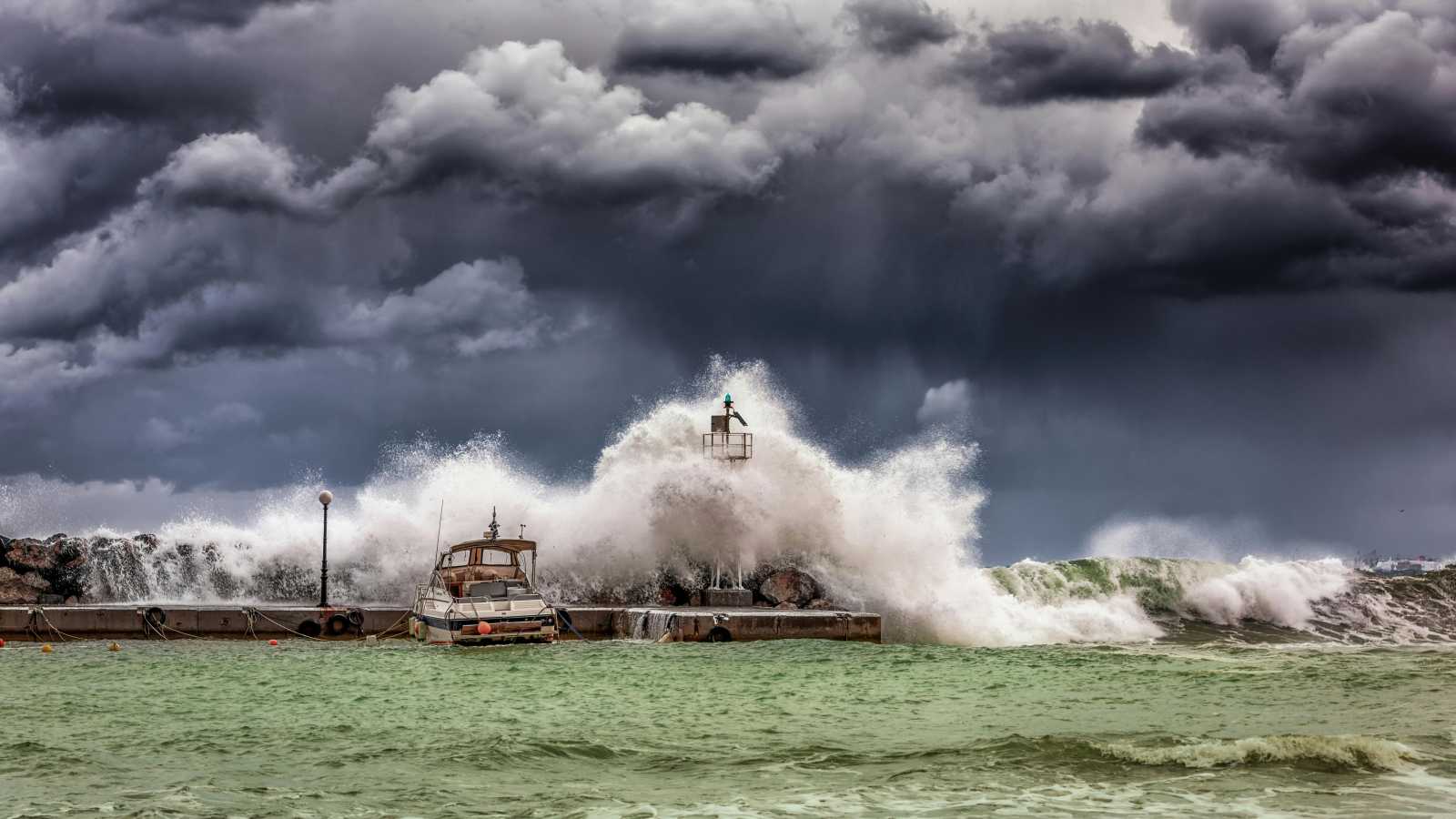 The researchers are investigating the reason for the composition of a tsunami in the Black Sea