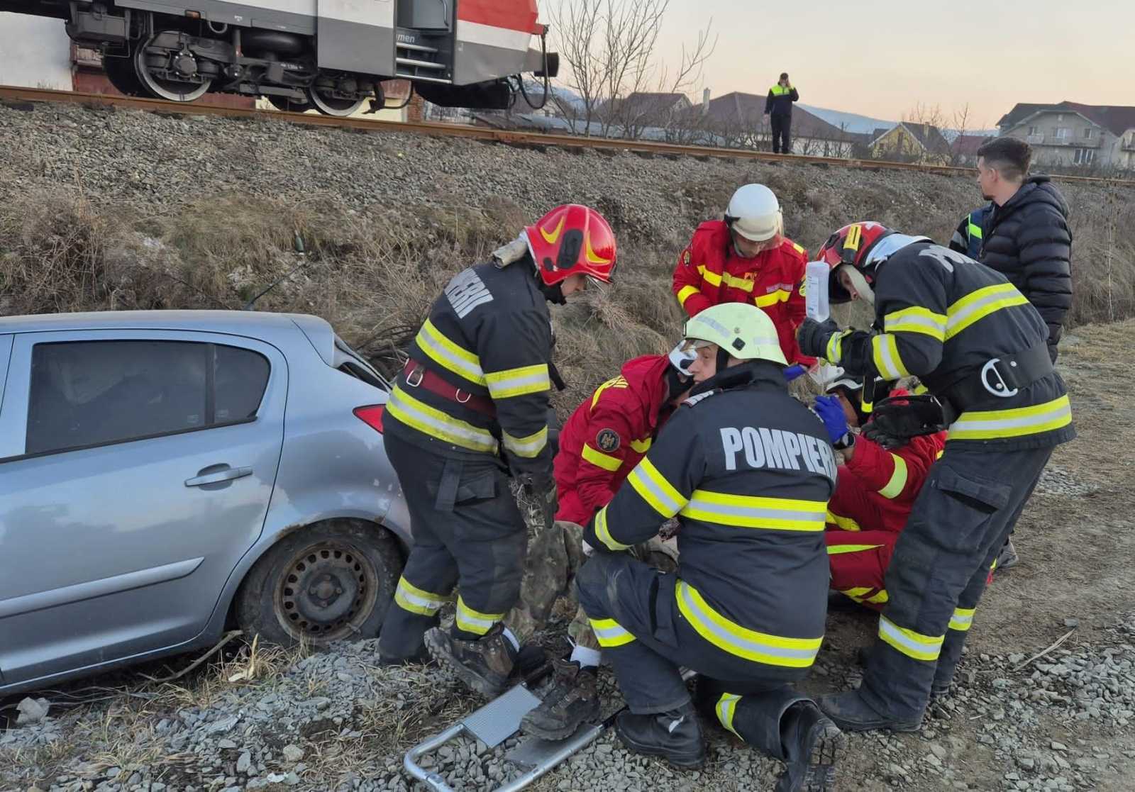 Az autóvezető maga mászott ki a járműből | Fotó: ISU Beszterce-Naszód