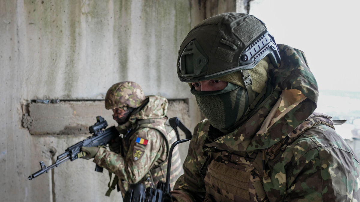 Az egyik törvény lehetővé teszi, hogy a román hadsereg hatékonyabban működjön együtt a NATO-partnerekkel az ország területén. | Fotó: a védelmi minisztérium Facebook-oldala