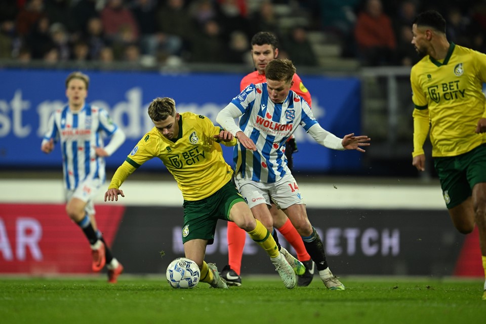 A hajrára a megengedetnél több mezőnyjátékosal futballozott a Sittard a Heerenveen ellen | Fotó: Heerenveen