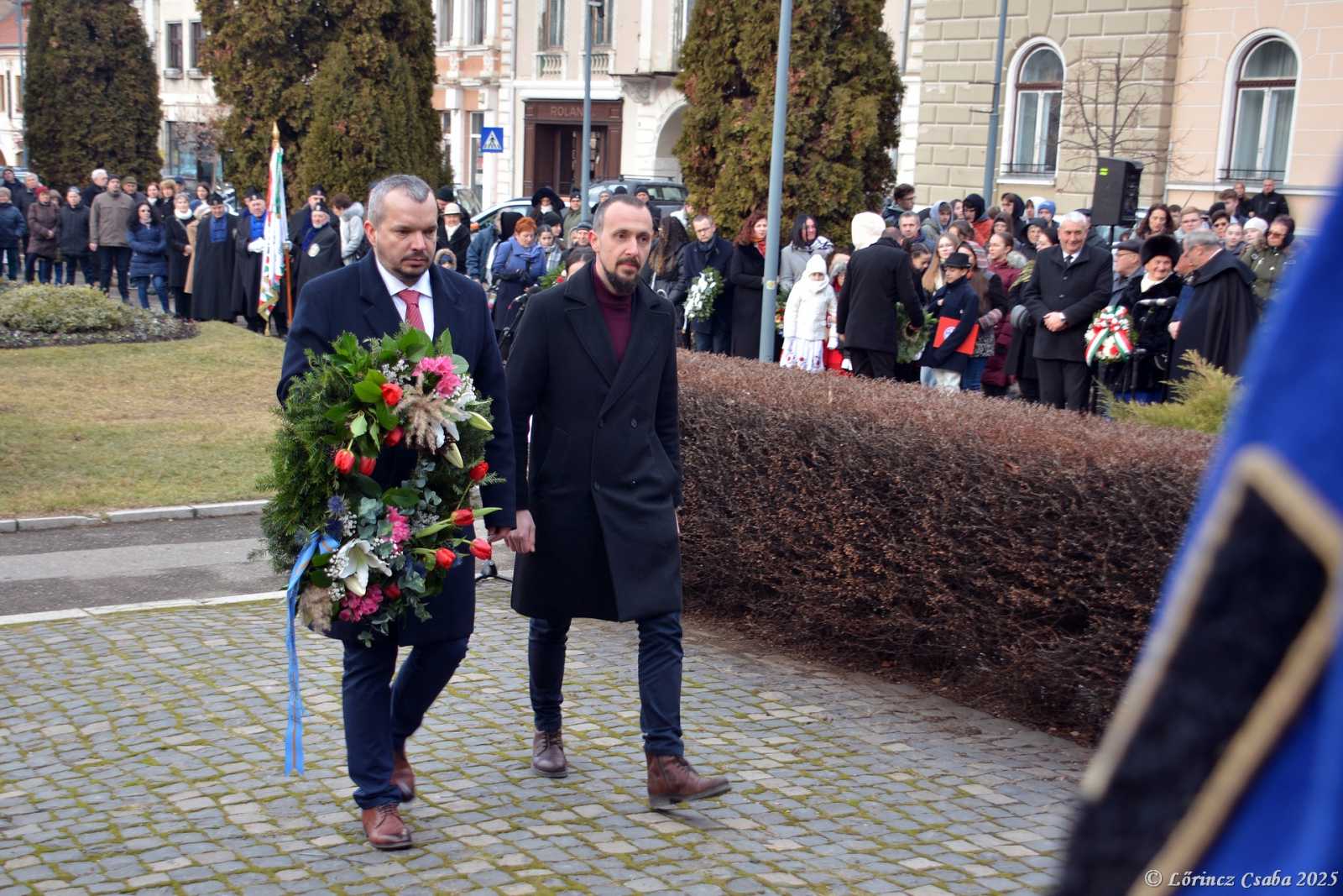 M egkoszorúzták a legnagyobb székely sírját. | Fotók: Lőrincz Csaba