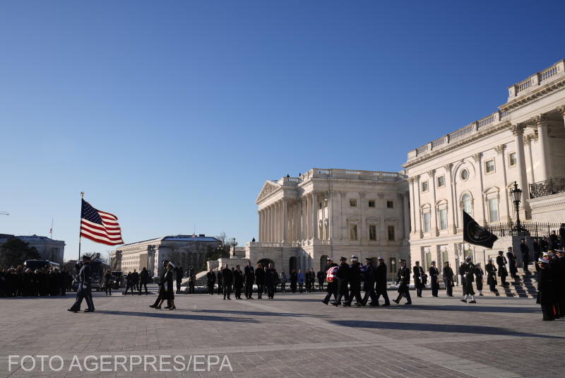 Jimmy Carter koporsóját a washingtoni Capitoliumból a nemzeti katedrálisba vitték az állami gyászszertartásra. | Fotó: Agerpres