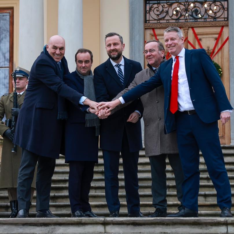 A lengyel, a francia, angol, német és olasz védelmi minisztériumok képviselői megegyeztek: az európai fegyverkezési ipar fejlesztése a prioritás. | Fotó forrása: Wladyslaw Kosiniak-Kamysz lengyel kormányfőhelyettes Facebook-oldala