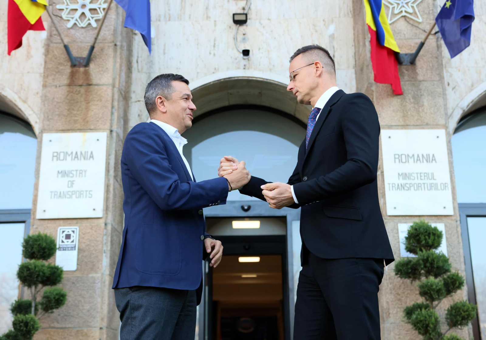 Szijjártó Péter hétfői bukaresti látogatásán Sorin Grindeanuval (balra). | Fotó: Sorin Grindeanu Facebook-oldala