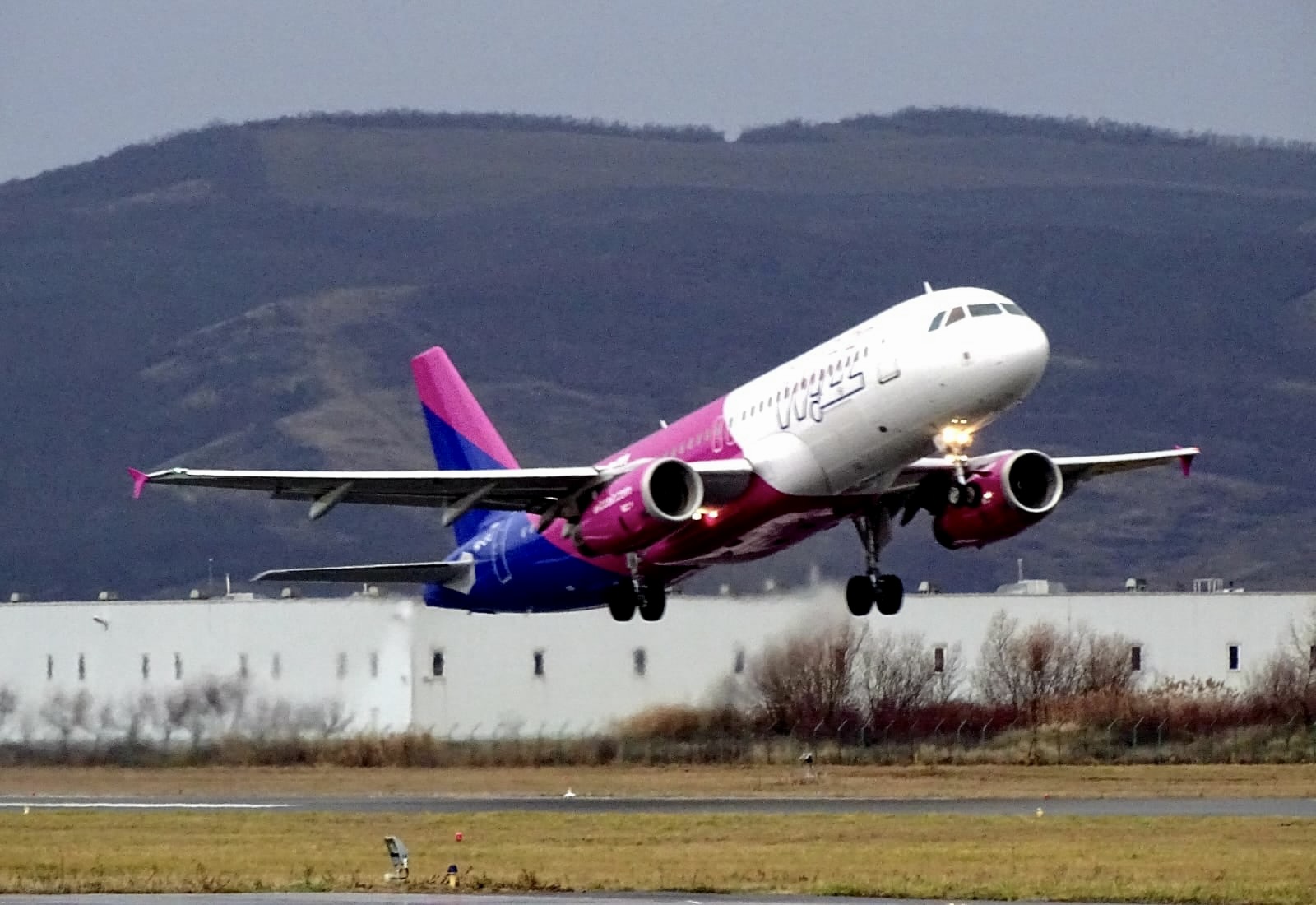 Jelenleg három londoni járatot működtet Marosvásárhelyről a Wizzair |Fotó: Transilvania Repülőtér Facebook oldala