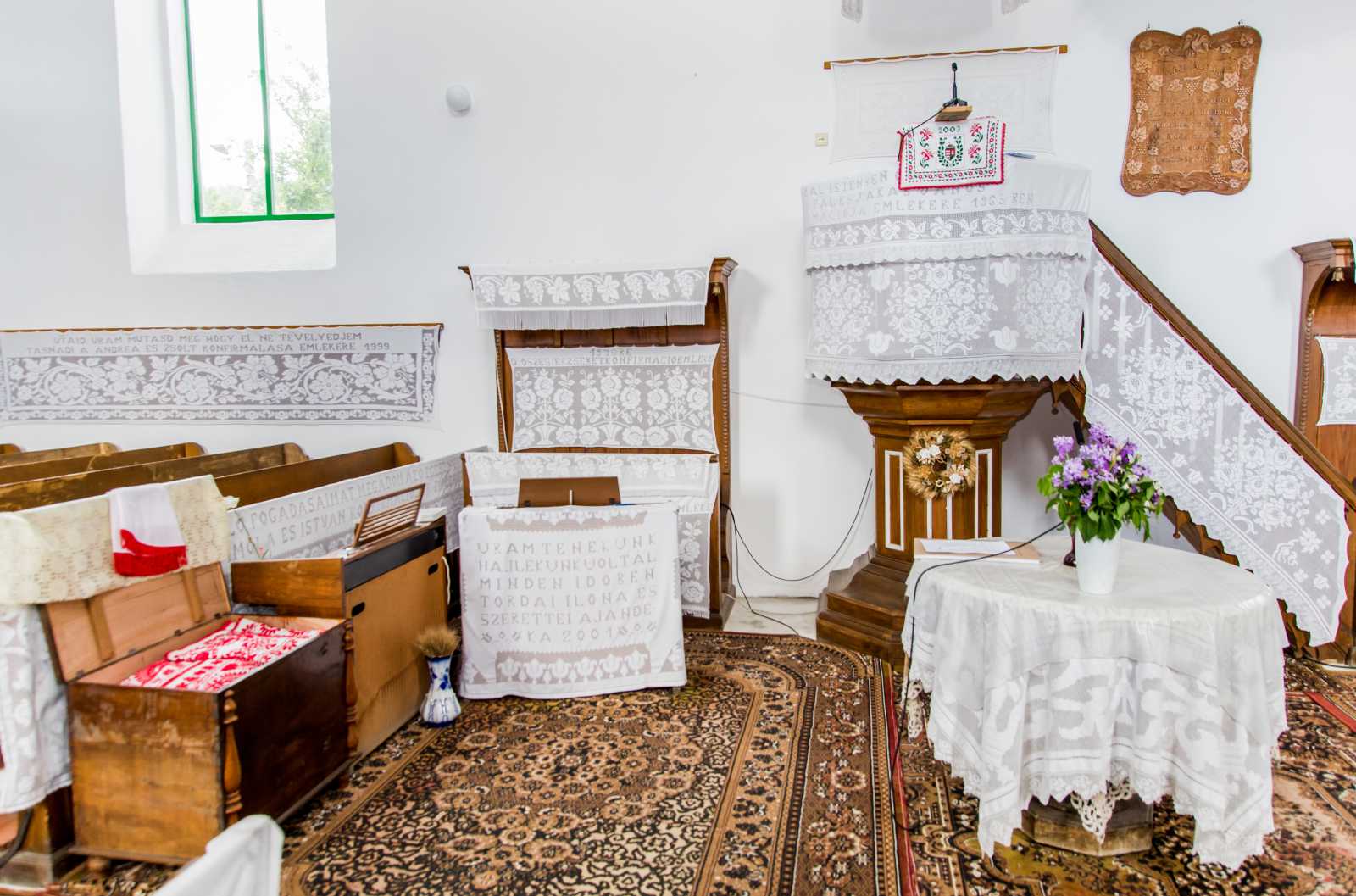 A csodaszép kézimunkák a templomban