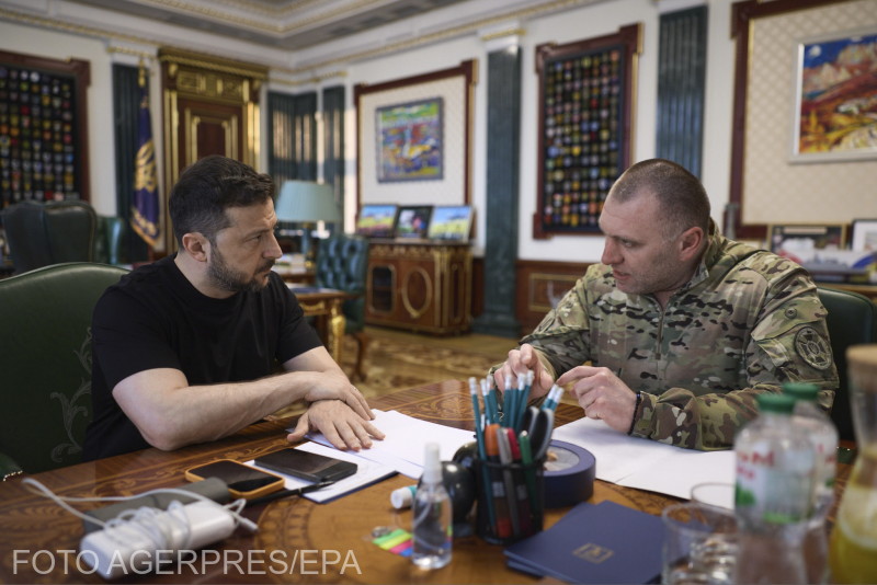 Volodimir Zelenszkij ukrán elnök beszélget Vaszil Maljukkal, a biztonsági szolgálat (SZBU) vezetője Kijevben június 1-jén az orosz légibázisok elleni, Pavutyna (Pókháló) elnevezésű különleges műveletről számolt be.| Fotó forrása: ukrán elnöki sajtószolgálat