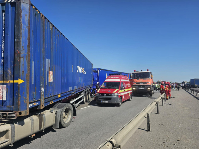 Halálos áldozata is lett a balesetnek. | Fotó: Dâmbovița megyei katasztrófavédelem