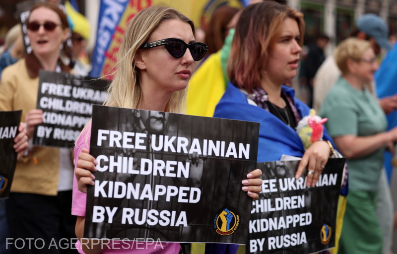 A brit székhelyű Ukrajna Szolidaritási Kampány és az ukrán közösség Londonban felvonulást szervezett június 1-jén, amelyen „az Oroszország által elrabolt ukrán gyermekek kiszabadítását” követelték. | Fotó: Agerpres
