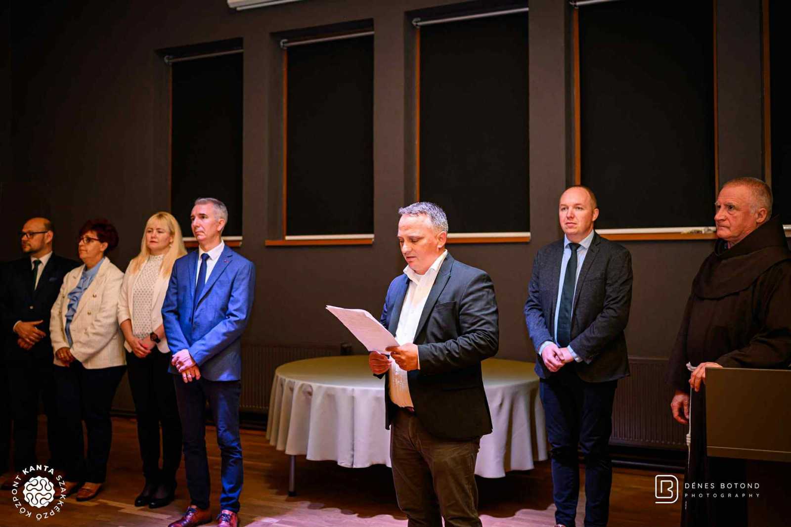 A jelenlévőket Szakács István, a központ vezetője köszöntötte