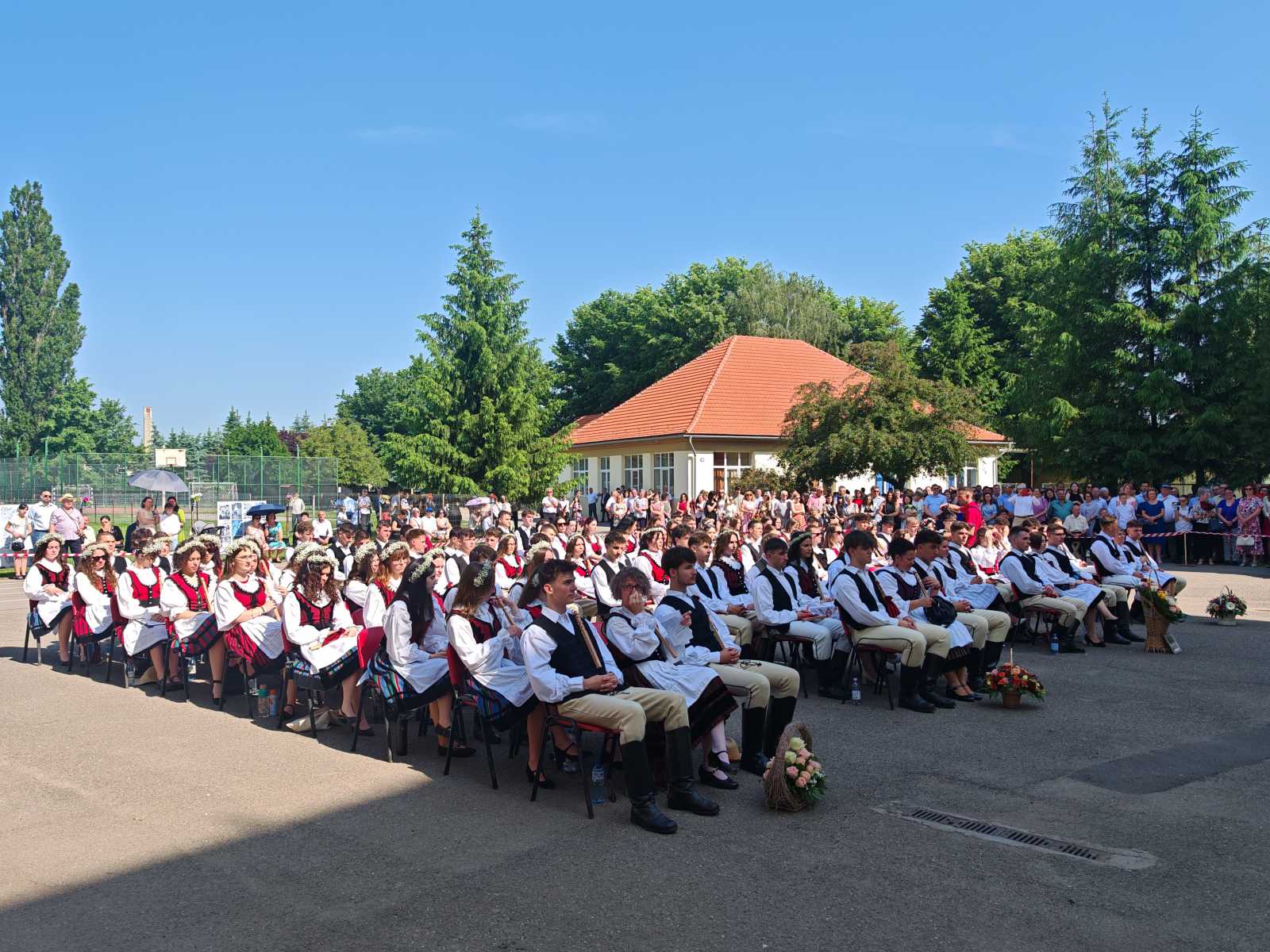 A főgimnáziumban 105 diák végzett